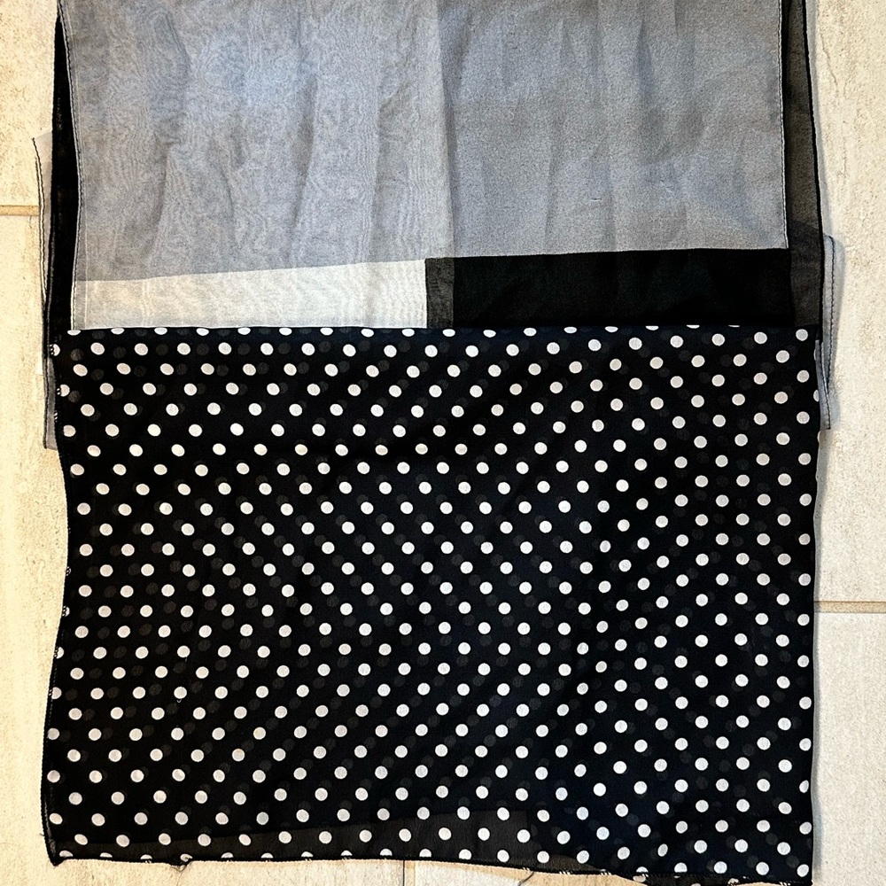 Set of two scarves. Black and white